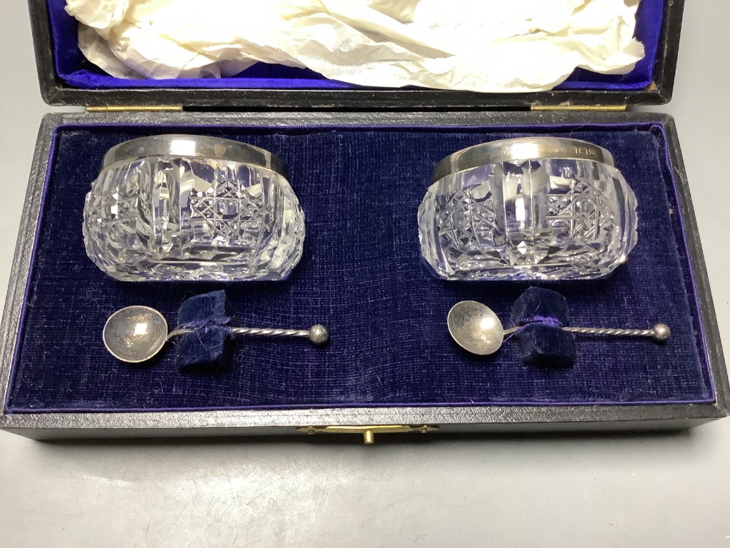 Three cased sets including silver teaspoons, a silver toast rack, three silver napkin rings and a quantity of minor silver flatware.